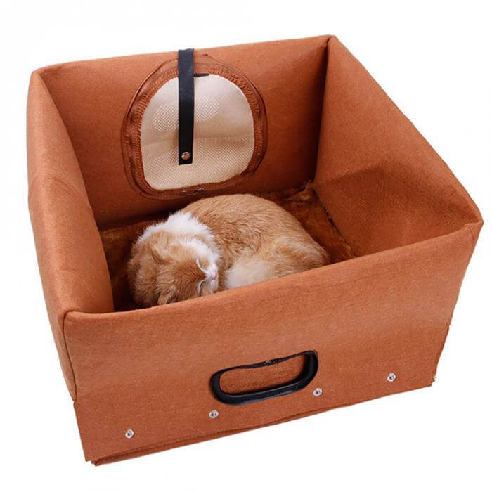 Outing felt cat bed